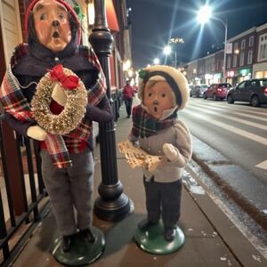 ByersChoice Carolers Lot 1991 1992  Adult Man Wreath Child Song Sheet‎ Vintage